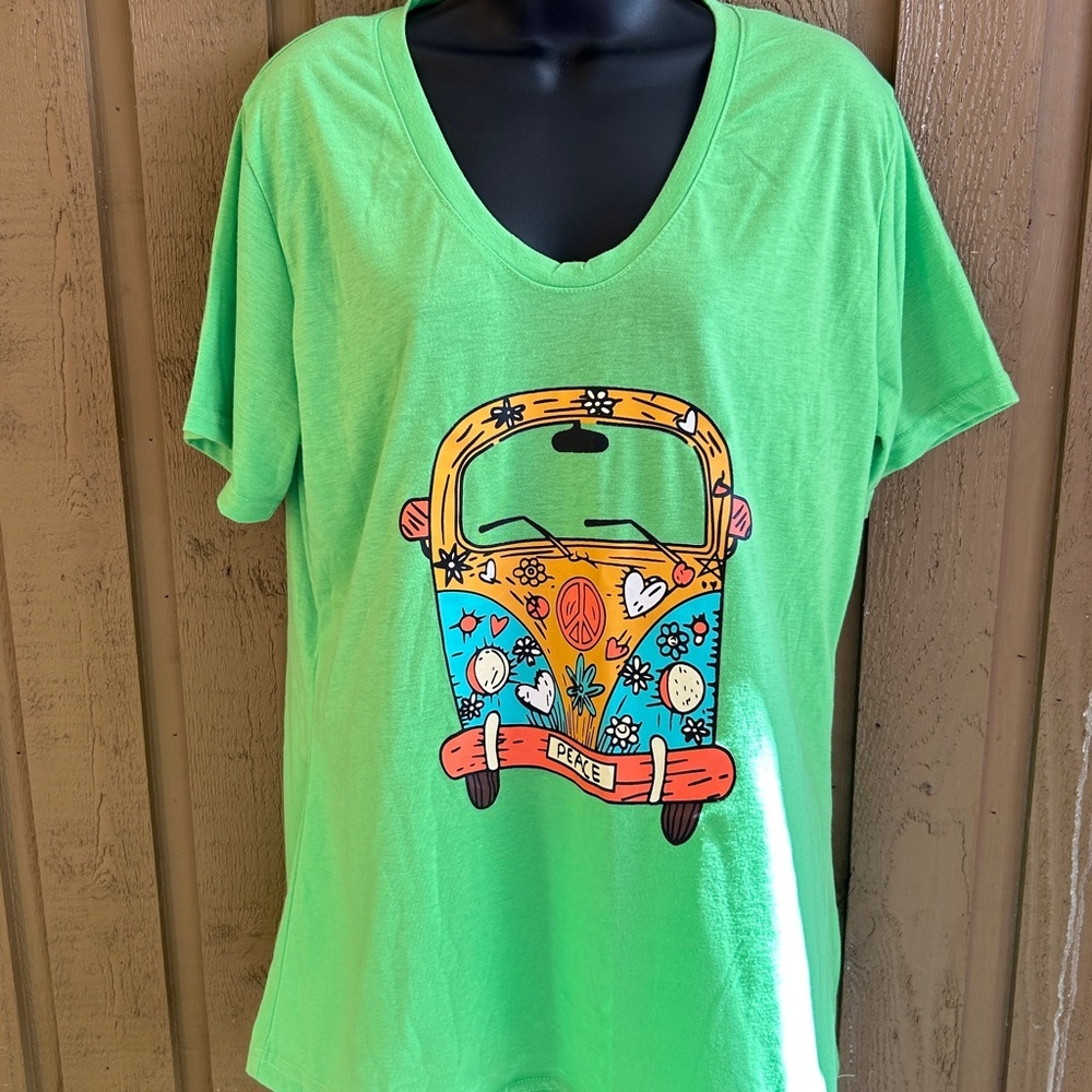 Fun 60's vibe graphic tee